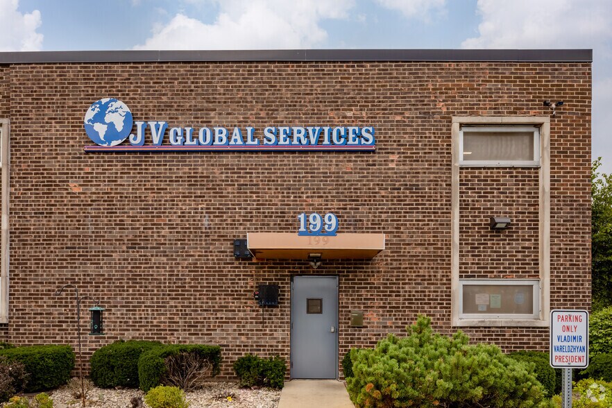 More Photos Of 199 Shepard Ave, Wheeling Warehouse For Lease