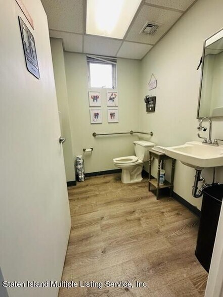 More Photos Of 15 1st St, Staten Island Office For Sale