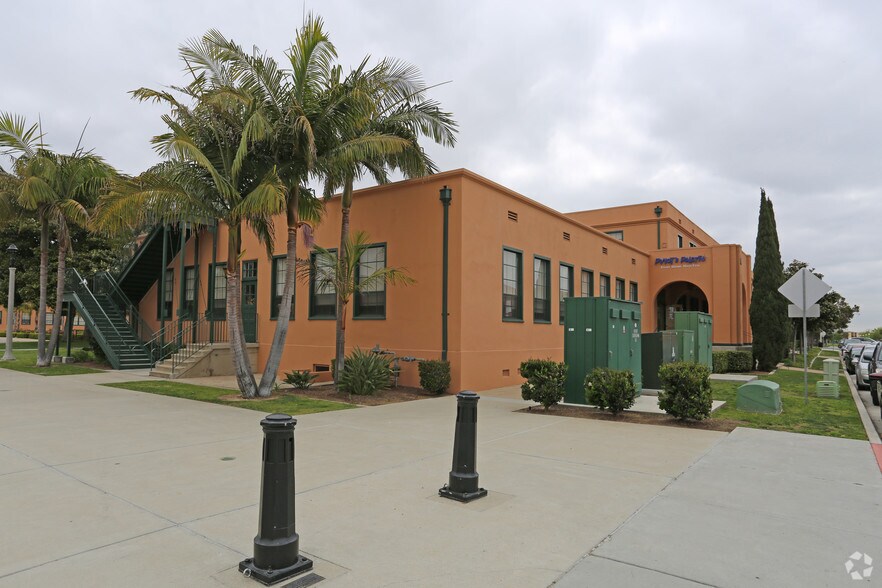 More Photos Of 2820 Roosevelt St, San Diego Storefront Retail Office For Lease