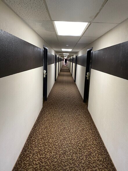 More Photos Of 606 E Lincoln Blvd, Hesston Hotel For Sale