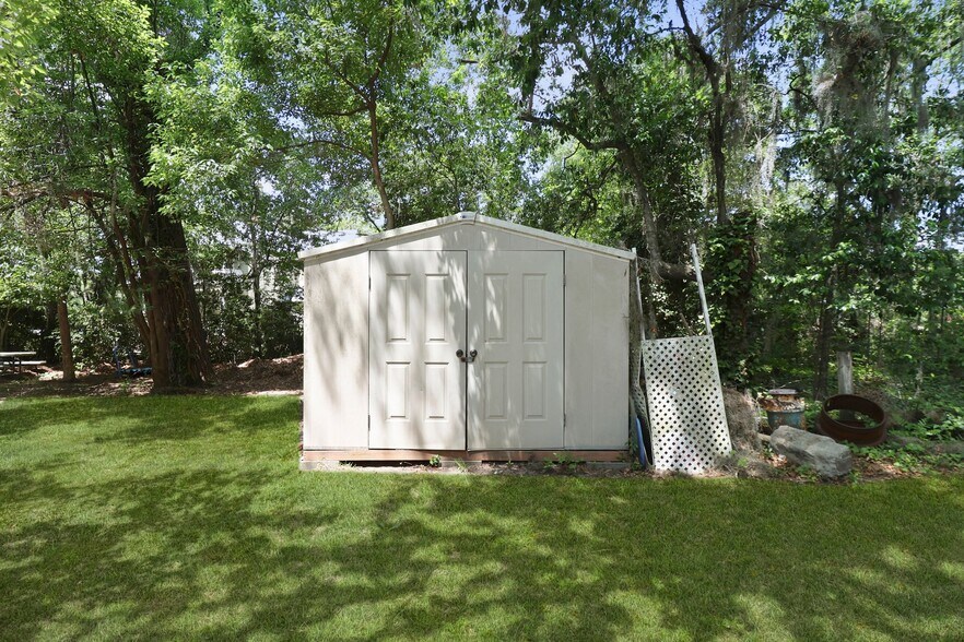 More Photos Of 701 N Oak St, Springfield Office Residential For Sale