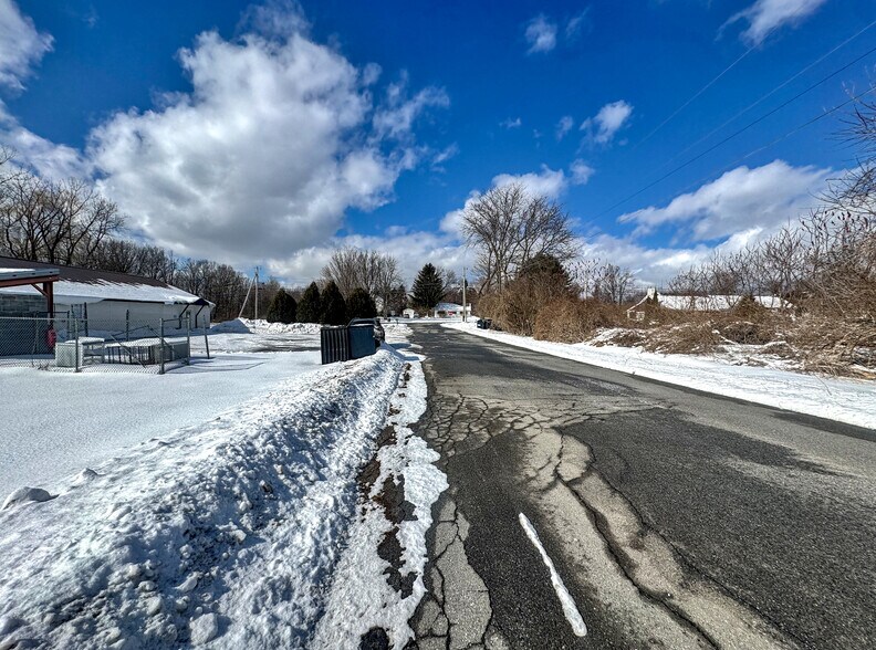 More Photos Of 33 Transport Dr, Bennington Freestanding For Sale