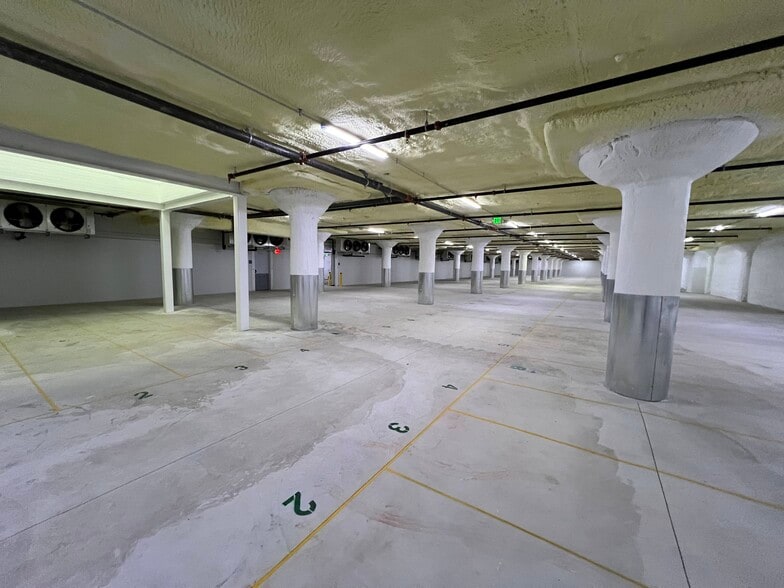 More Photos Of 1937-2035 E Vernon Ave, Vernon Refrigeration Cold Storage For Sale