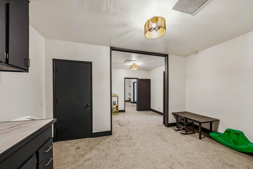 More Photos Of 239 SE G St, Grants Pass General Retail For Sale