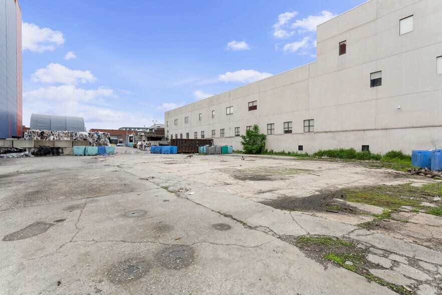 More Photos Of 141 6th St, Brooklyn Warehouse For Lease