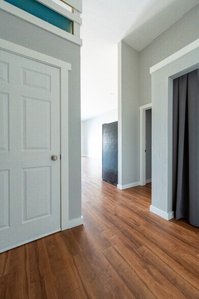 More Photos Of 211 Jetway Dr, Belgrade Flex For Sale