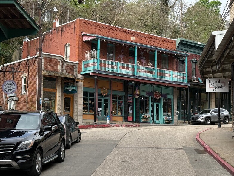 More Photos Of 84 Spring St, Eureka Springs Storefront Retail Residential For Sale
