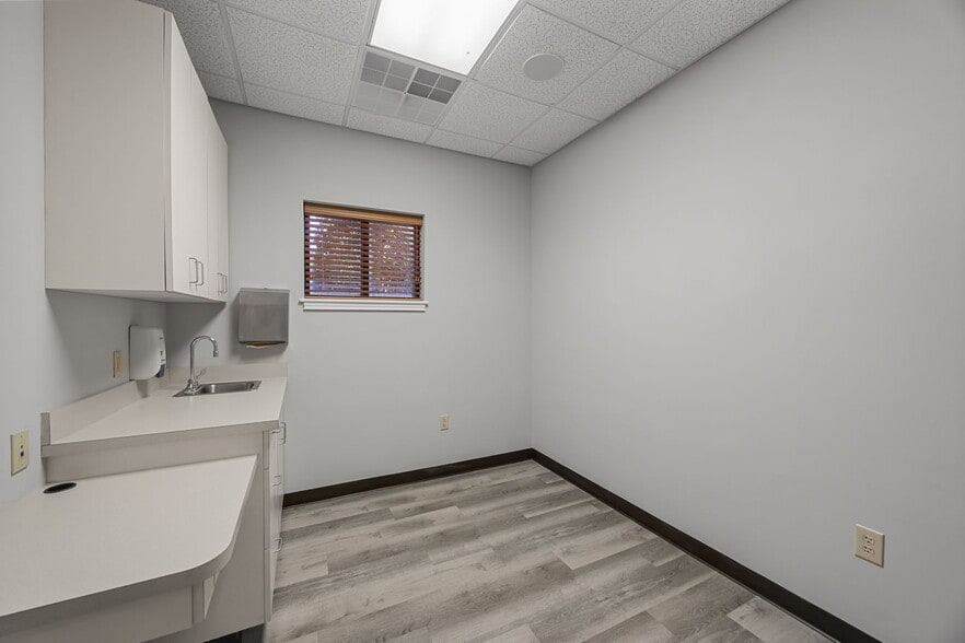 More Photos Of 2450 Emerald Pl, Greenville Medical For Lease