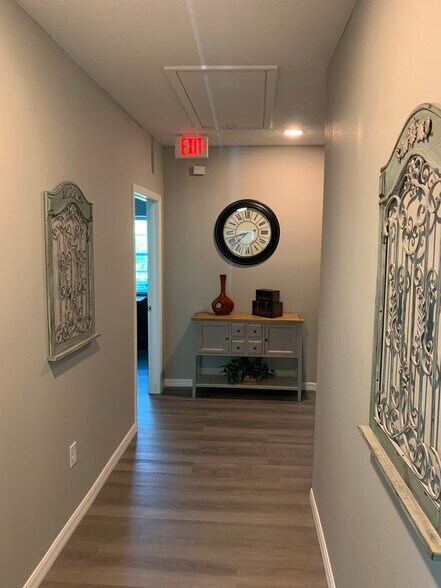 More Photos Of 26837 Tanic Dr, Wesley Chapel Office For Lease