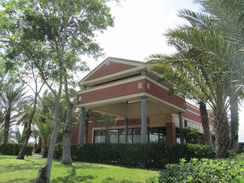 More Photos Of 1205-1211 W Austin St, Port Lavaca Office For Sale