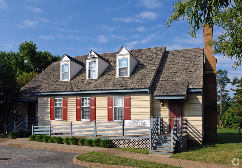 More Photos Of 13811 Warwick Blvd, Newport News Unknown For Lease