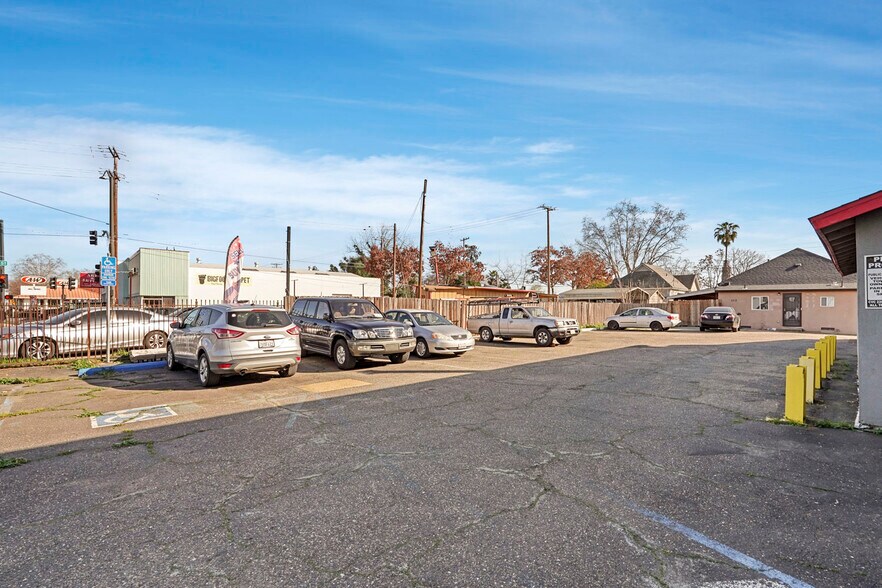 More Photos Of 104 E Lodi Ave, Lodi Storefront Retail Office For Sale