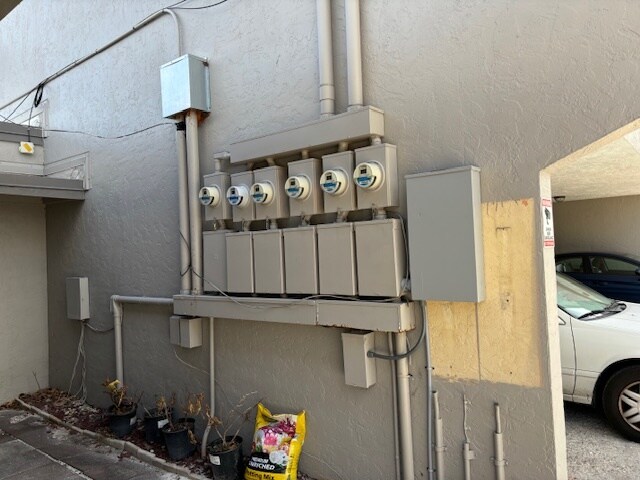 More Photos Of 3112 Southgate Cir, Sarasota General Retail For Sale