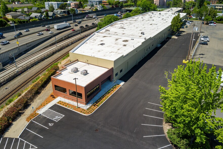 More Photos Of 920 NE 58th St, Portland Unknown For Lease