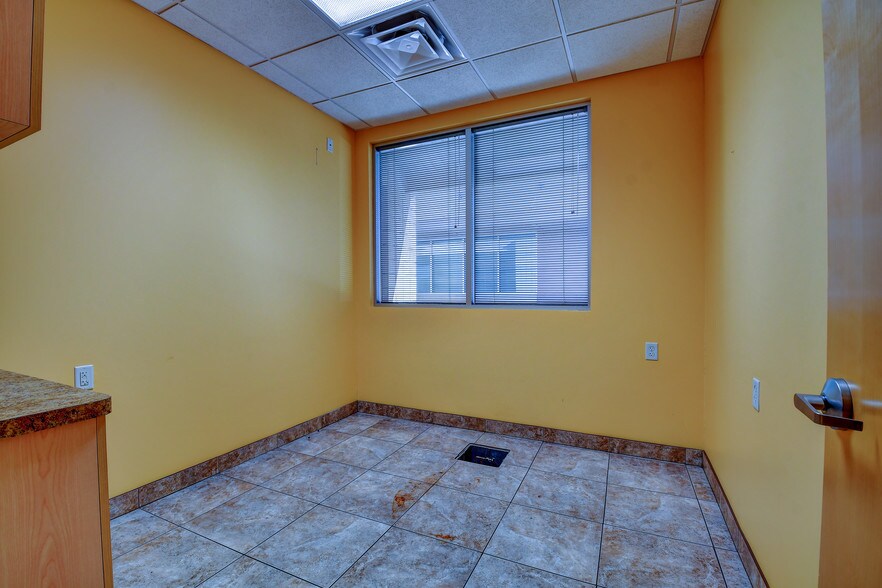 More Photos Of 15288 W Brookside Ln, Surprise Office For Lease