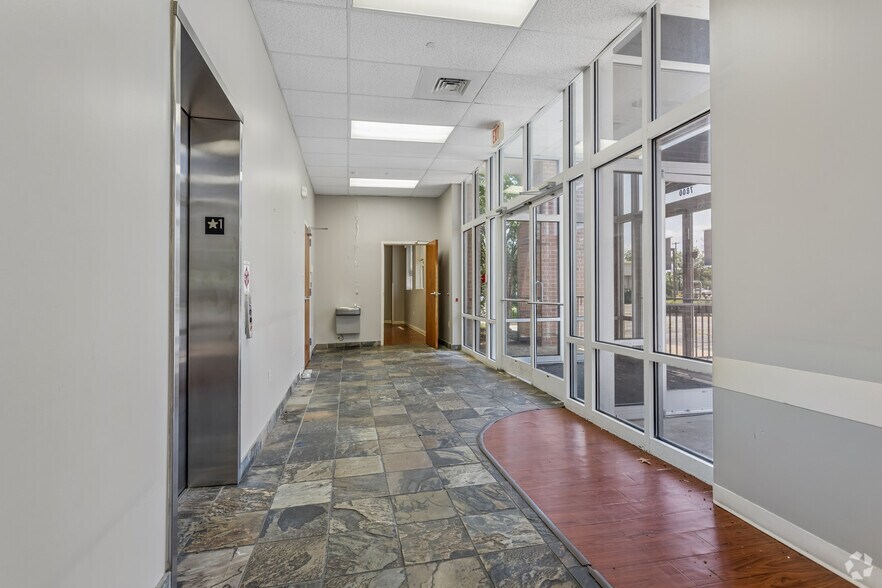 More Photos Of 7800 Wolf Trail Cv, Germantown Medical For Sale
