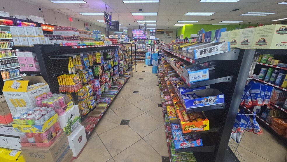 More Photos Of 1811 S Broadway Ave, Tyler Convenience Store For Sale