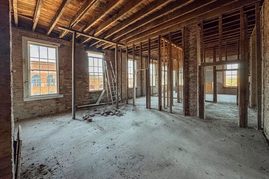 More Photos Of 706 N Main St, Columbia Office Residential For Sale