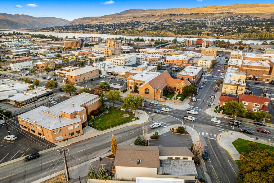 More Photos Of 10 N Chelan Ave, Wenatchee Veterinarian Kennel For Lease