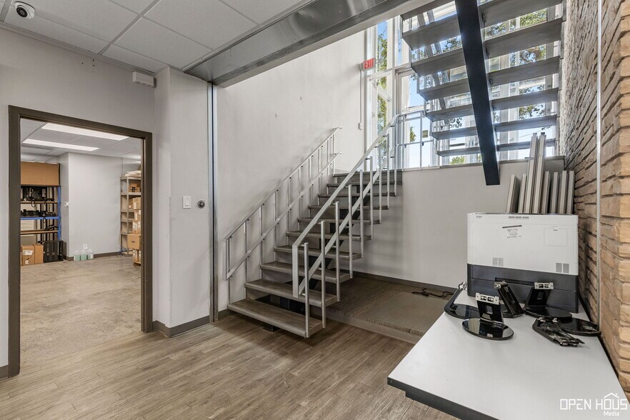 More Photos Of 915 9th St, Wichita Falls Office For Sale