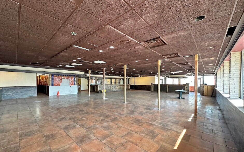 More Photos Of 28990-29104 Orchard Lake Rd, Farmington Hills Restaurant For Lease