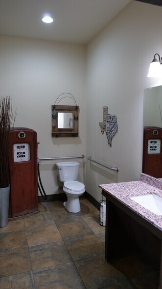 More Photos Of 10010 W US 290 Hwy, Austin Freestanding For Sale