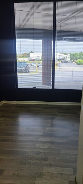 More Photos Of 5316-5380 Mount View Rd, Antioch Coworking Space