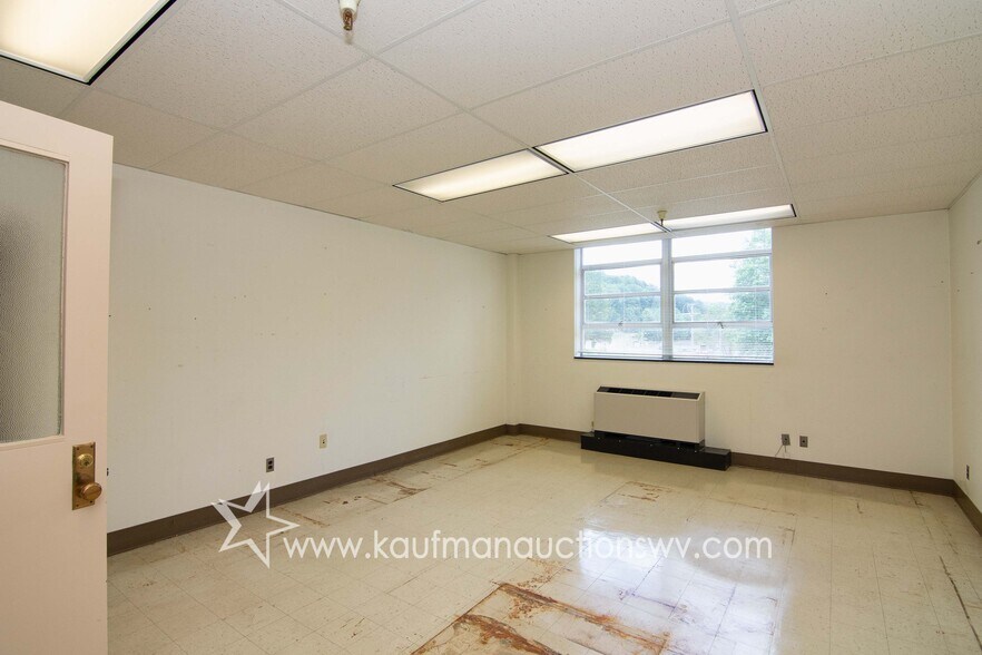More Photos Of 100 Bluestone Rd, Mount Hope Research And Development For Sale