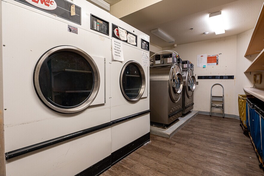 More Photos Of 461 Munson Ave, Traverse City Hotel For Sale