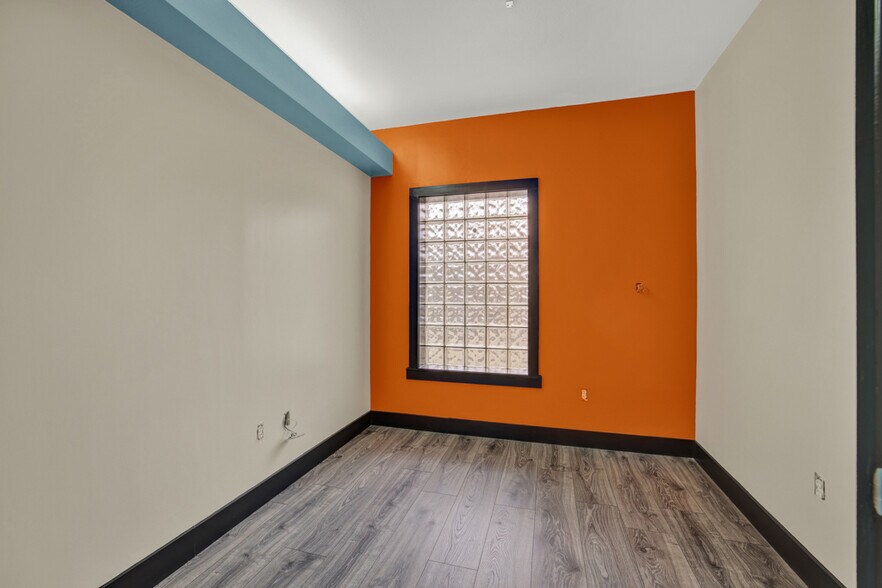 More Photos Of 30665 N Us Hwy 281, Bulverde Office For Sale