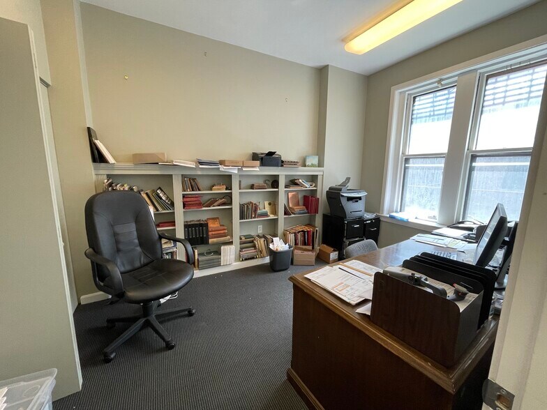 More Photos Of 158 Newbury St, Boston Coworking Space