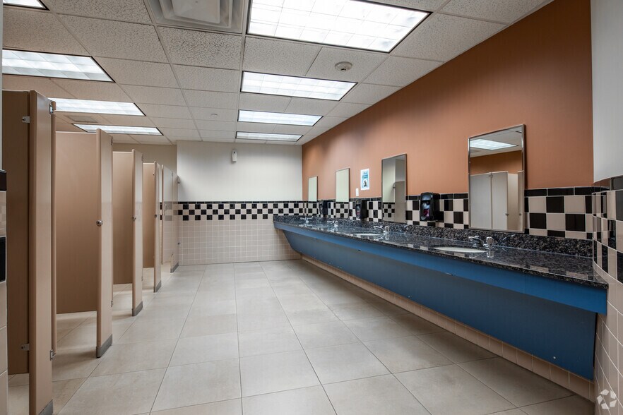 More Photos Of 135 Engineers Rd, Hauppauge Medical For Lease