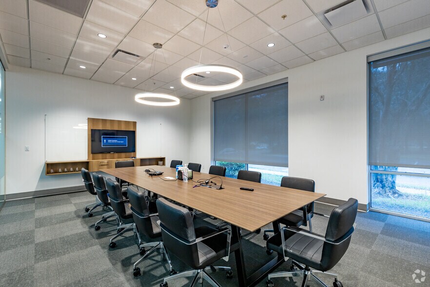 More Photos Of 599 Lake Kathy Dr, Brandon Unknown For Lease