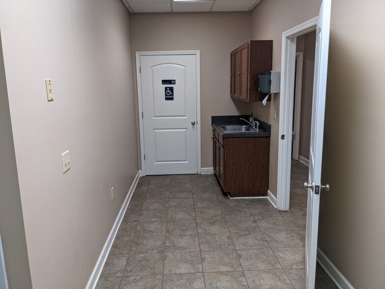 More Photos Of 3971 Inner Perimeter Rd, Valdosta Freestanding For Sale