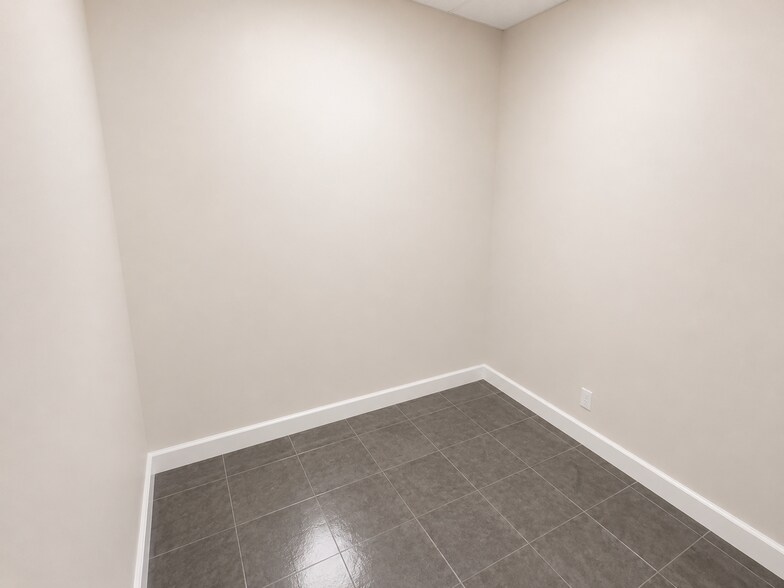 More Photos Of 238 Beach 20th St, Far Rockaway Medical For Lease