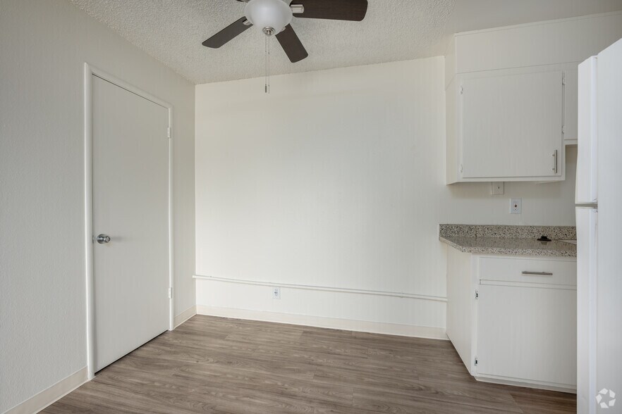 More Photos Of 5500 Foothill Gardens Ct, Sacramento Apartments For Sale