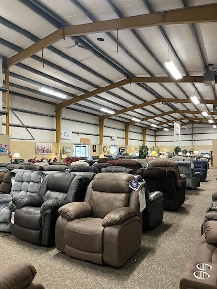 More Photos Of 29879 OR-34, Albany Showroom For Sale