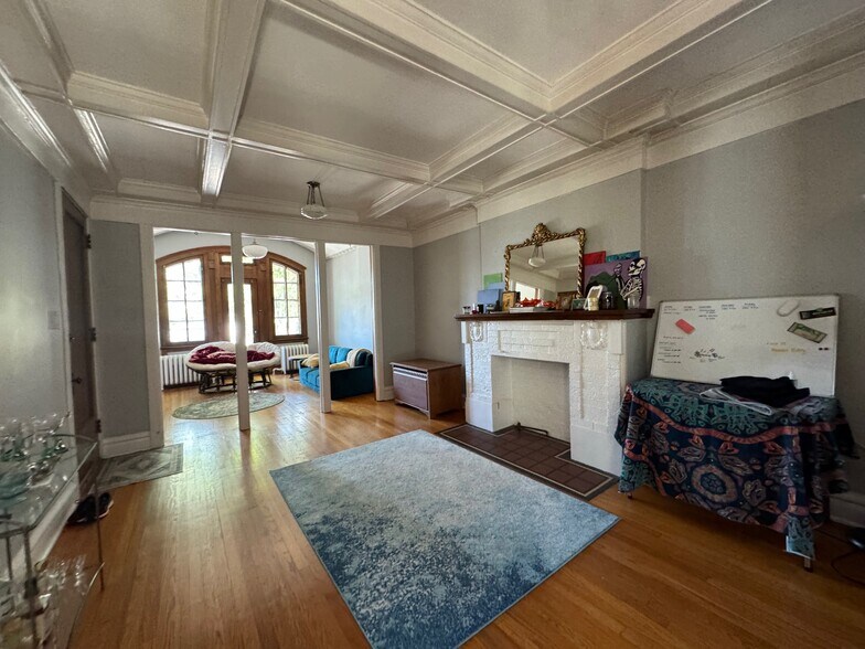 More Photos Of 2019 N Damen Ave, Chicago Storefront Retail Residential For Sale