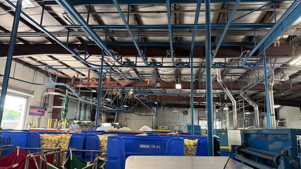 More Photos Of 1321 W 53rd St, Mangonia Park Warehouse For Sale