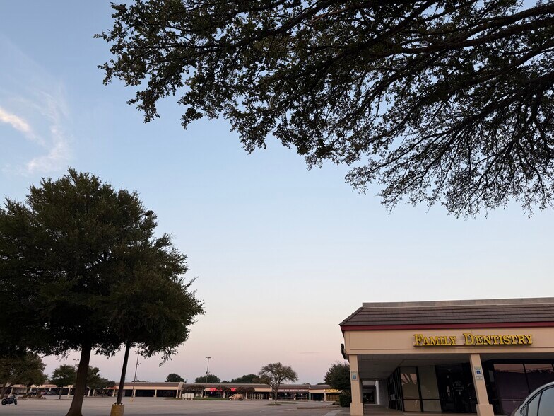 More Photos Of 910 W Parker Rd, Plano Unknown For Lease