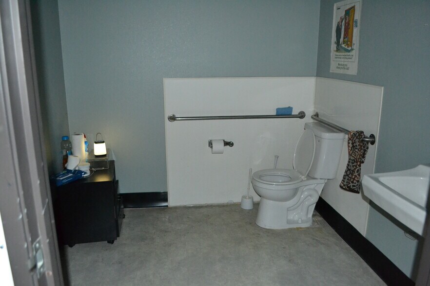 More Photos Of 3250 Monier Cir, Rancho Cordova Manufacturing For Lease