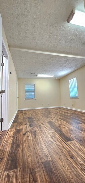 More Photos Of 3223 Shallowford Rd, Atlanta Office For Lease
