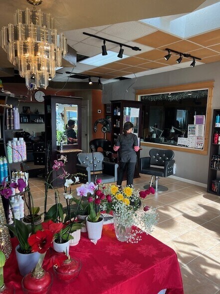 More Photos Of 1304 Ocean Beach Hwy, Longview Storefront Retail Office For Sale