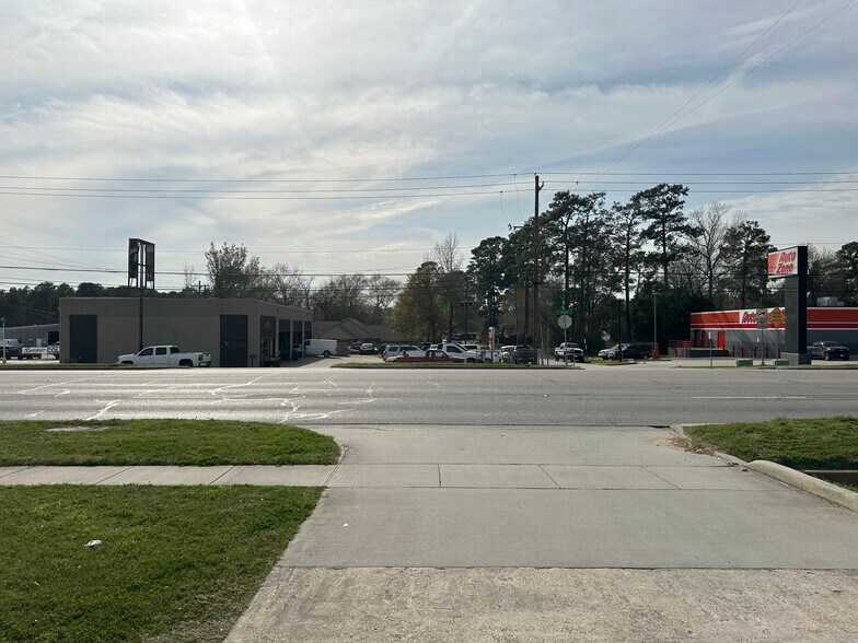 More Photos Of 1806 N Frazier St, Conroe Land For Sale