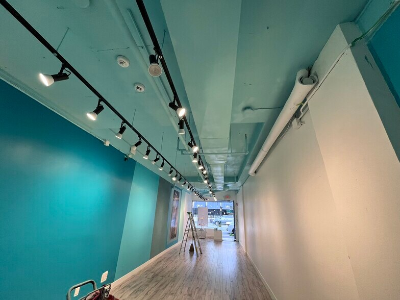 More Photos Of 2987 Granville St, Vancouver General Retail For Lease