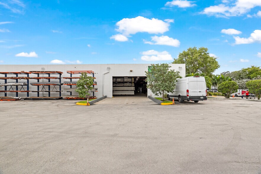 More Photos Of 2775 NW 63rd Ct, Fort Lauderdale Distribution For Lease