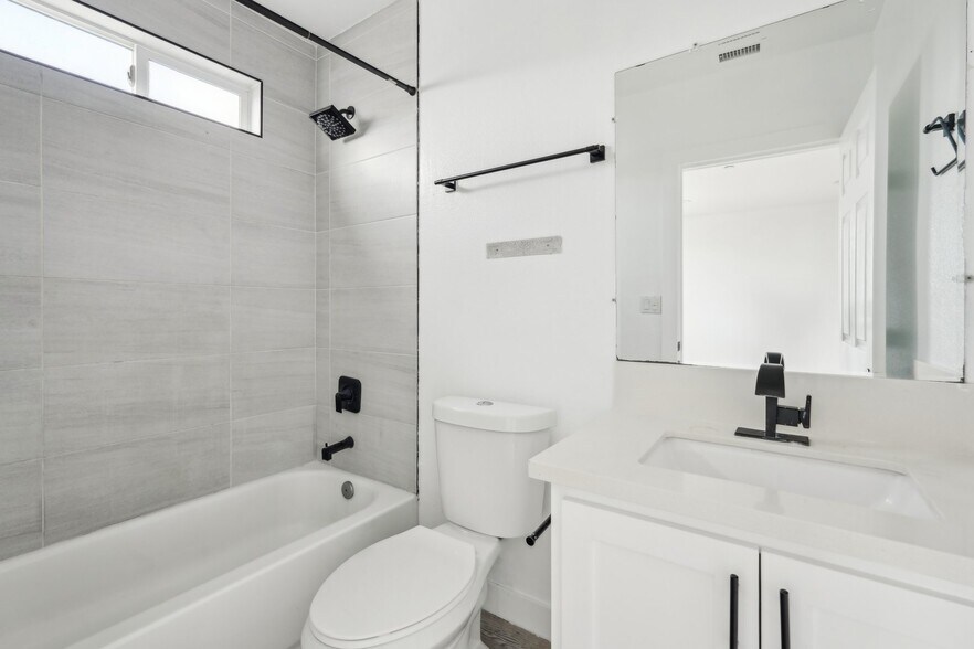 More Photos Of 2516 Malabar St, Los Angeles Apartments For Sale