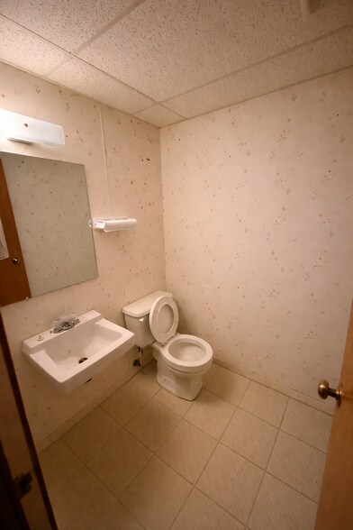 More Photos Of 4212 S Hocker Dr, Independence Office For Sale