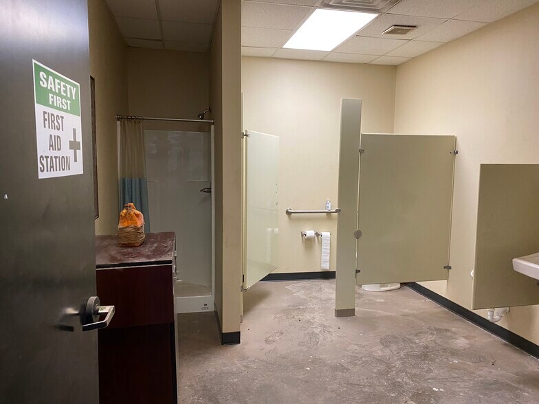 More Photos Of 13216 Hwy. 191, Midland Warehouse For Lease