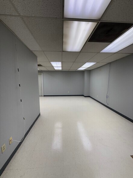 More Photos Of 527 NW County Rd, Hobbs Warehouse For Lease